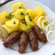 24.04.2026 Čevabčiči s bramborem, cibulkou a hořčicí